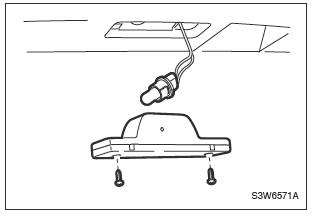 Chevrolet Aveo: Lámpara de la placa - Luces - Servicio y cuidado del